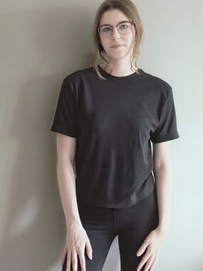 Venezia Black Crew Neck Top Back Bow Detail Cutout Short Sleeve Tee Size Small